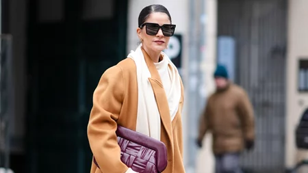 Οι καφέ δερμάτινες μπότες από τη Zara που ταιριάζουν τέλεια με φούστες και φορέματα