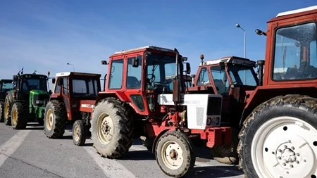 Ενισχύονται τα μπλόκα των αγροτών σε Νίκαια και Ε65 - Κλειστή η E.O. Αθηνών - Θεσσαλονίκης