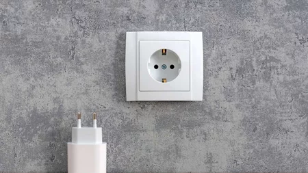 Ποιες συσκευές πρέπει να βγάζουμε απ' την πρίζα πριν από ταξίδι