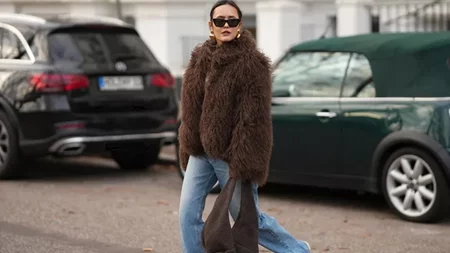 Η καφέ τσάντα από τη Marks & Spencer που θα κρατάς καθημερινά στο γραφείο και τις βόλτες