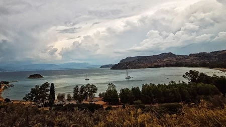 Αιθριος καιρός το Σάββατο με ήπιους ανέμους και λίγες νεφώσεις: Μικρή άνοδος της θερμοκρασίας