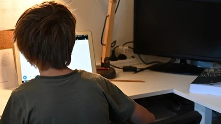 European Newsroom | Ιδιωτικότητα εναντίον προστασίας των παιδιών: Τα σχέδια της ΕΕ για "chat control", επιτήρηση των συνομιλιών στο Ίντερνετ, διαιρούν τα κράτη μέλη