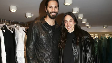 Στο στολισμένο σπίτι του Γιώργου Καράβα & της Ραφαέλας Ψαρρού στο Μαρούσι | Η εντυπωσιακή διακόσμηση και το ατύχημα