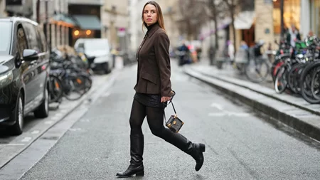 Οι μαύρες δερμάτινες μπότες από τη Zara που έχουν γίνει viral στα social media | Κοστίζουν 50 ευρώ