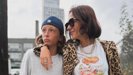 Σοφία Καρβέλα | "Το να στέλνεις μήνυμα στο παιδί σου είναι σαν να βγαίνεις με κάποιον που δεν ενδιαφέρεται για σένα"