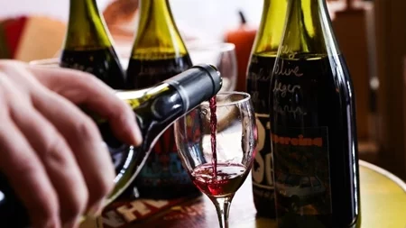 ΗΠΑ | Απειλούν να προχωρήσουν στην επιβολή δασμών 200% στα κρασιά και τις σαμπάνιες της Γαλλίας