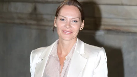 Υβόννη Μπόσνιακ | Η θεραπεία προσώπου που κάνει το πρόσωπο της να λάμπει