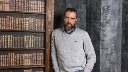 Σωτήρης Τσαφούλιας | Πρεμιέρα με τις κούκλες κόρες του στο πλευρό του