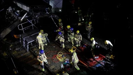 Εκτροχιασμός επιβατικής αμαξοστοιχίας στην Ισπανία – Νεκρός ο μηχανοδηγός