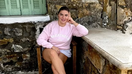 Δανάη Μπάρκα | Για φαγητό στον ξυλόφουρνο σε παραδοσιακό ταβερνάκι στην Καλαμάτα