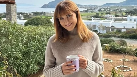 Η Μάρα Ζαχαρέα με την πιο κομψή απόχρωση στο μανικιούρ της