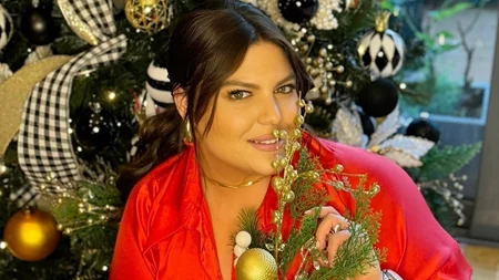 Γαλλικό μανικιούρ σε αμυγδαλωτά νύχια | Η Δανάη Μπάρκα το δοκίμασε - και έδειξε υπέροχο