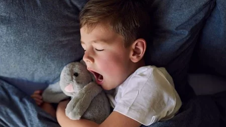 Όταν το παιδί φοβάται να κοιμηθεί μόνο του το βράδυ