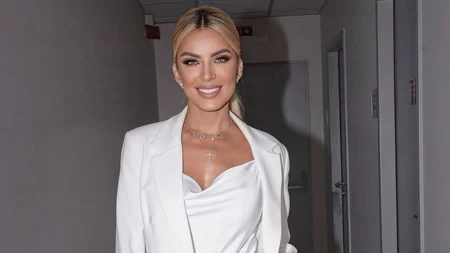 Η Κατερίνα Καινούργιου με culotte από το brand της Βάσιας Κωσταρά | Πώς τη συνδύασε;