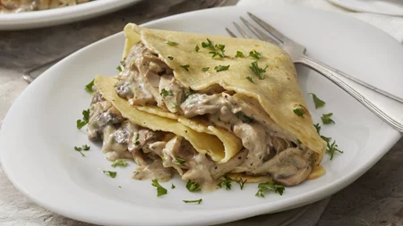 Η απόλυτη συνταγή για αλμυρές κρέπες | Με κρεμώδη γέμιση κοτόπουλου με τυριά