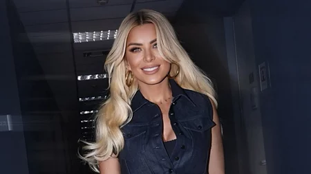 Κατερίνα Καινούργιου | Με μαύρο εφαρμοστό φόρεμα σε βραδινή έξοδο