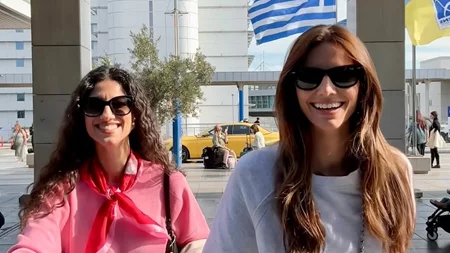 "Σαν δίδυμες" | Η Ηλιάνα Παπαγεωργίου με την αδελφή της, Μαριλένα ποζάρουν με ιταλική φινέτσα στο Μιλάνο