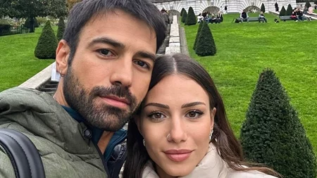 Βόλτα με τη 2 μηνών κόρη της η Σιμώνη Χριστοδούλου | Η κουκλίστικη ροζ κορδέλα και τα καλτσάκια της μικρής