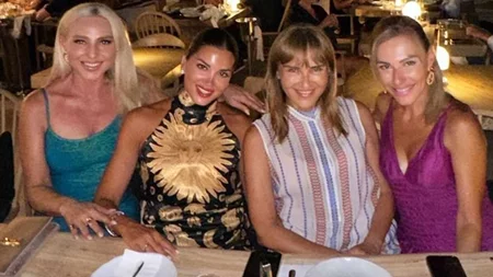 Σταματίνα Τσιμτσιλή - Μάρα Ζαχαρέα - Τίνα Μεσσαροπούλου | Βραδινή έξοδος με εντυπωσιακά σύνολα σε εξωτικό μαγαζί της πρωτεύουσας