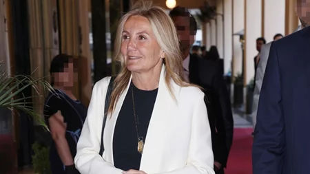 Κυριάκος & Μαρέβα Μητσοτάκη | Με τα τρία τους παιδιά στην αγαπημένη τους χριστουγεννιάτικη συνήθεια  25.12.2025