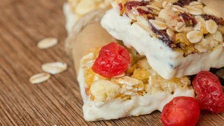 Το τέλειο σνακ για την παραλία | Μπάρες με γιαούρτι και σπιτική γκρανόλα