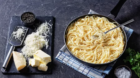 Η αυθεντική ιταλική μακαρονάδα cacio e pepe | Έτοιμη σε 10 λεπτά