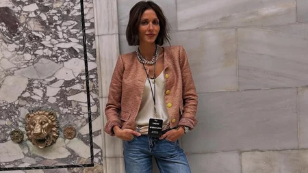 Σοφία Καρβέλα | "Οι γιορτινές μέρες μπορεί να είναι ιδιαίτερα δύσκολες για εμάς τους αλκοολικούς"