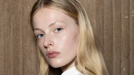 Το skincare hack που θα σε κάνει να ξυπνάς με λαμπερή επιδερμίδα κάθε πρωί