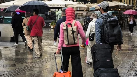 Ο καιρός σήμερα | Επιμένουν οι καταιγίδες και οι ισχυροί άνεμοι, πέφτει κι άλλο η θερμοκρασία - Πότε θα βρέξει στην Αττική