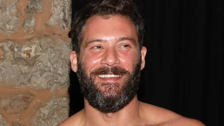 Αντίνοος Αλμπάνης | "Το σώμα δεν ανήκε πια σε μένα πονούσε μόνο του"