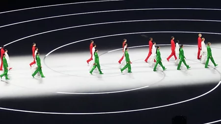 O φόρος τιμής στον Giorgio Armani στην τελετή έναρξης των Χειμερινών Ολυμπιακών Αγώνων του 2026