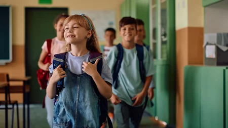 3 φράσεις που κάνουν το παιδί να ανυπομονεί για το σχολείο