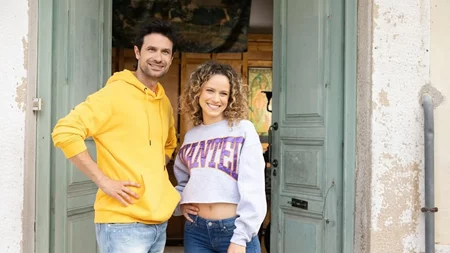 "Τα Φαντάσματα" | Ο Ορφέας Αυγουστίδης μάς βάζει στα backstage των γυρισμάτων