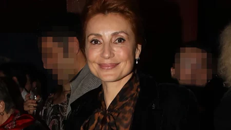 Ευδοκία Ρουμελιώτη | Με leather pants και animal print top σε κοσμικό event