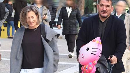 Πύρρος Δήμας | Χαλαρή βόλτα με την Αφροδίτη Σκαφίδα και τα δυο μικρότερα παιδιά του