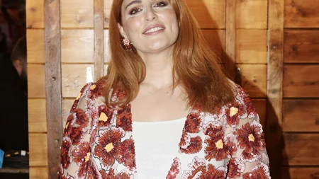 Εβελίνα Νικόλιζα | Με υπέροχο floral κιμονό σε ένα από τα μεγαλύτερα χριστουγεννιάτικα events της Αθήνας