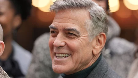 "Κάθε πρωί πηγαίνω τα παιδιά μου στο σχολείο"| O George Clooney είναι ένας συνηθισμένος πατέρας