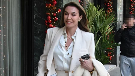 Τατιάνα Στεφανίδου | Με off white σύνολο για ψώνια στο κέντρο της Αθήνας