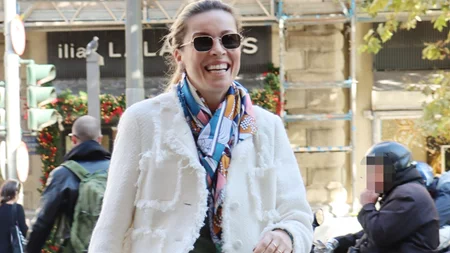 Η Μαριέττα Χρουσαλά φόρεσε το tweed πανωφόρι της Mango που απογειώνει κάθε χειμερινό look