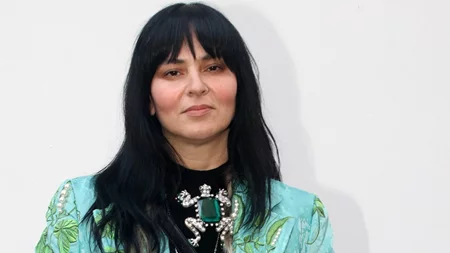 Ζενεβιέβ Μαζαρί | Το σαγηνευτικό, ανδρικό άρωμα που φορά τα τελευταία 14 χρόνια