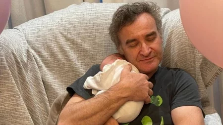 Ο Νίκος Ορφανός σε μια συγκινητική εξομολόγηση | "Κλαίγαμε με κάθε 10 γραμμάρια που έπαιρνε"