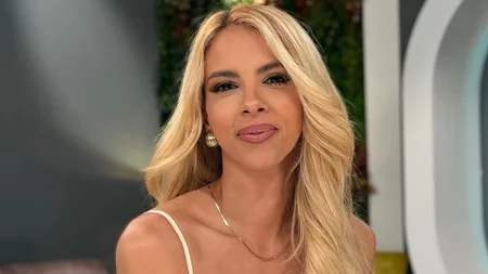 Η Τζένη Μελιτά με το φόρεμα από τη Mango που κολακεύει κάθε σιλουέτα