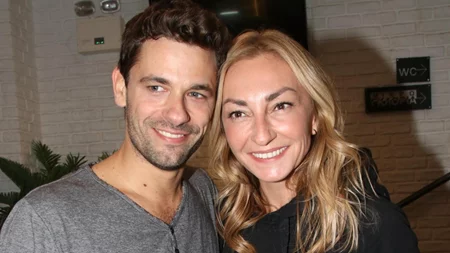 Ρούλα Ρέβη | Η σπάνια φωτογραφία με τον Αποστόλη Τότσικα από την αίθουσα τοκετού