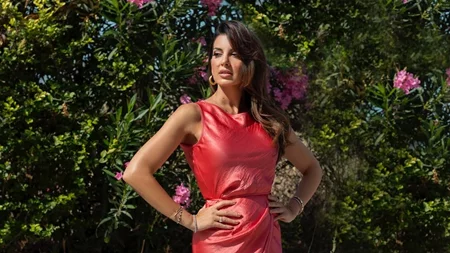 Σταματίνα Τσιμτσιλή | Στην παραλία αγκαλιά με το πιο υπέροχο μωρό