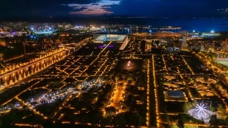 Το Πάρκο Σταύρος Νιάρχος μεταμορφώνεται στον πιο φωτεινό προορισμό της πόλης για τις γιορτές