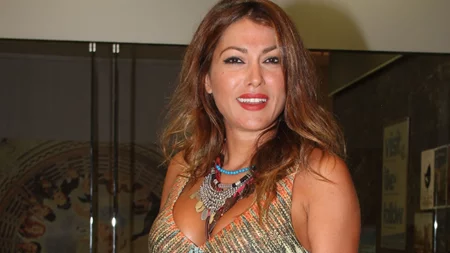 Κλέλια Ρένεση | Για ιππασία με την κόρη της, Κοραλία