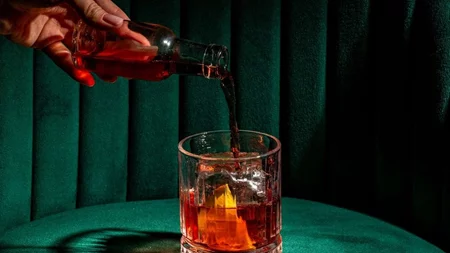 Πώς η Αθήνα λάτρεψε τη συνήθεια του aperitivo