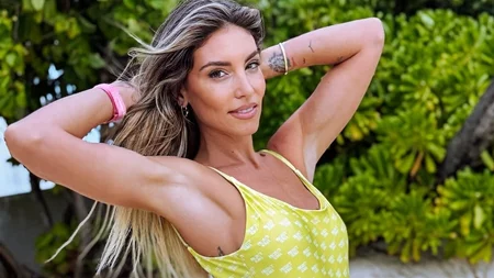 Αθηνά Οικονομάκου | Η επιστροφή στην Ελλάδα και τα παιχνίδια στην πισίνα με τον Μάξιμο και τη Σιέννα