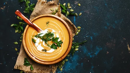 Η πιο γρήγορη και θρεπτική βελουτέ σούπα για τις ημέρες που βρέχει