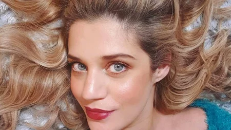 Τζένη Θεωνά | Χαλαρή βόλτα με τον μεγάλο της γιο και τον Αντίνοο Αλμπάνη λίγες μέρες μετά τον ερχομό του δεύτερου παιδιού της